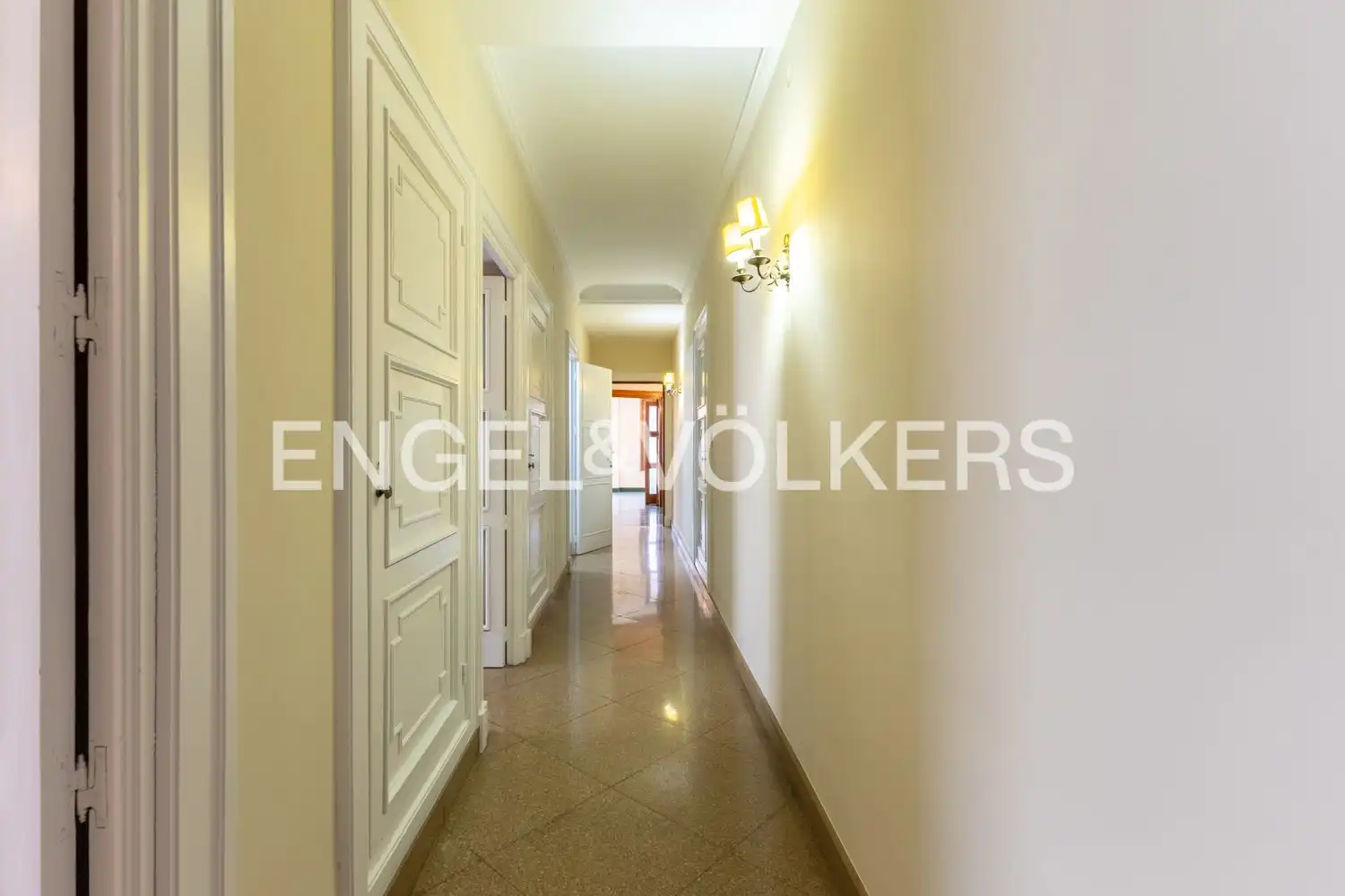 Wohnung zur Miete in Valencia mit Klimaanlage, Heizung und Terrasse