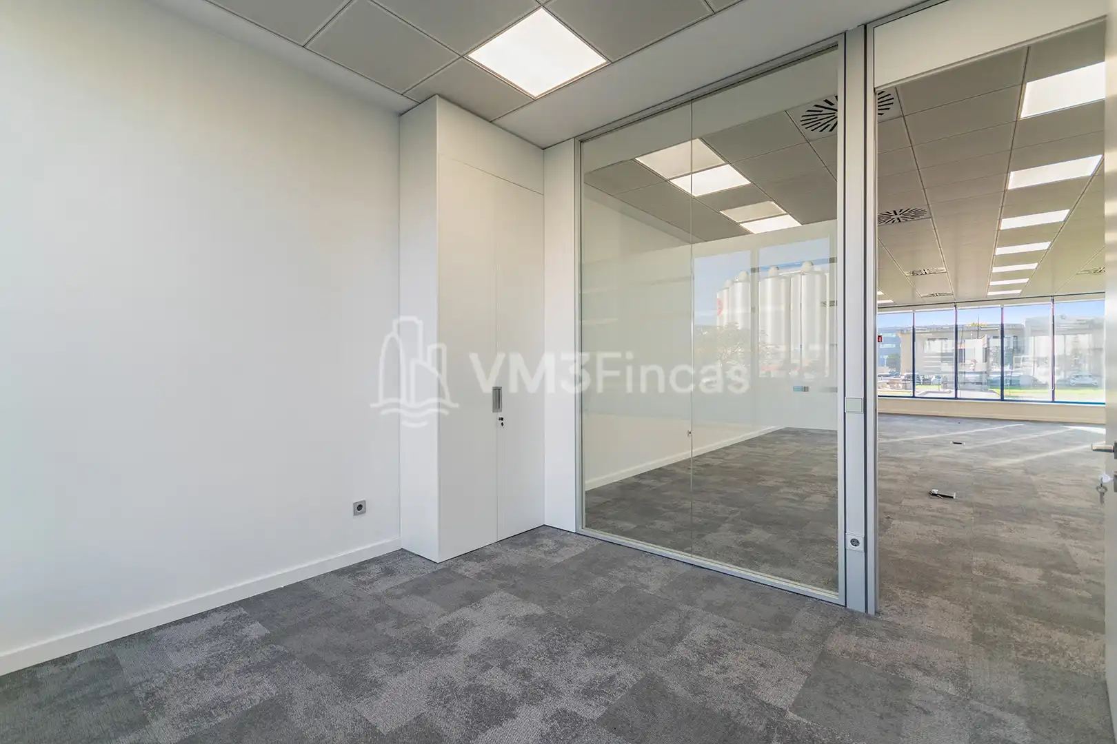 Büro zur Miete in El Prat de Llobregat mit Klimaanlage, Heizung und Terrasse