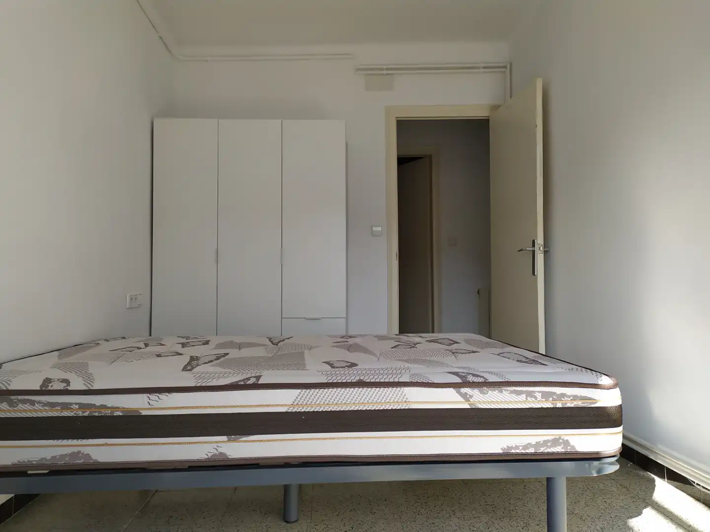 Dormitori de Pis en venda en Girona amb Calefacció, Terrassa i Moblat