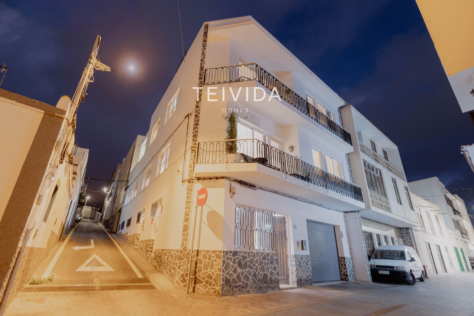 Vista exterior de Edifici en venda en Guía de Isora