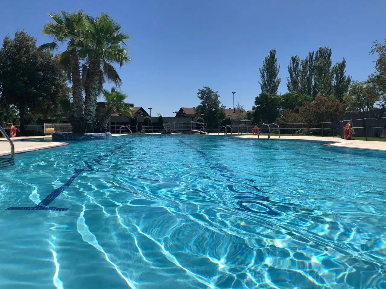 Piscina de Casa o chalet de alquiler en Villanueva de Gállego con Aire acondicionado, Calefacción y Jardín privado
