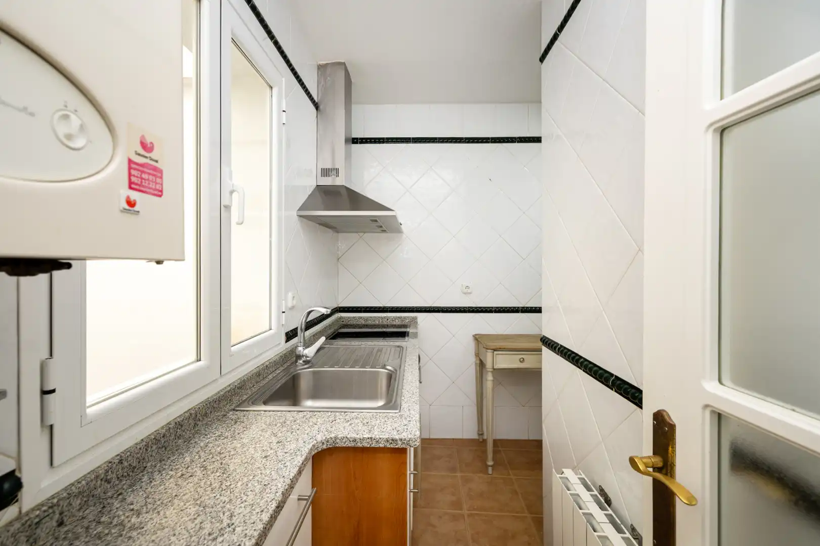 Cocina de Apartamento de alquiler en Granada con Aire acondicionado, Calefacción y Lavadora