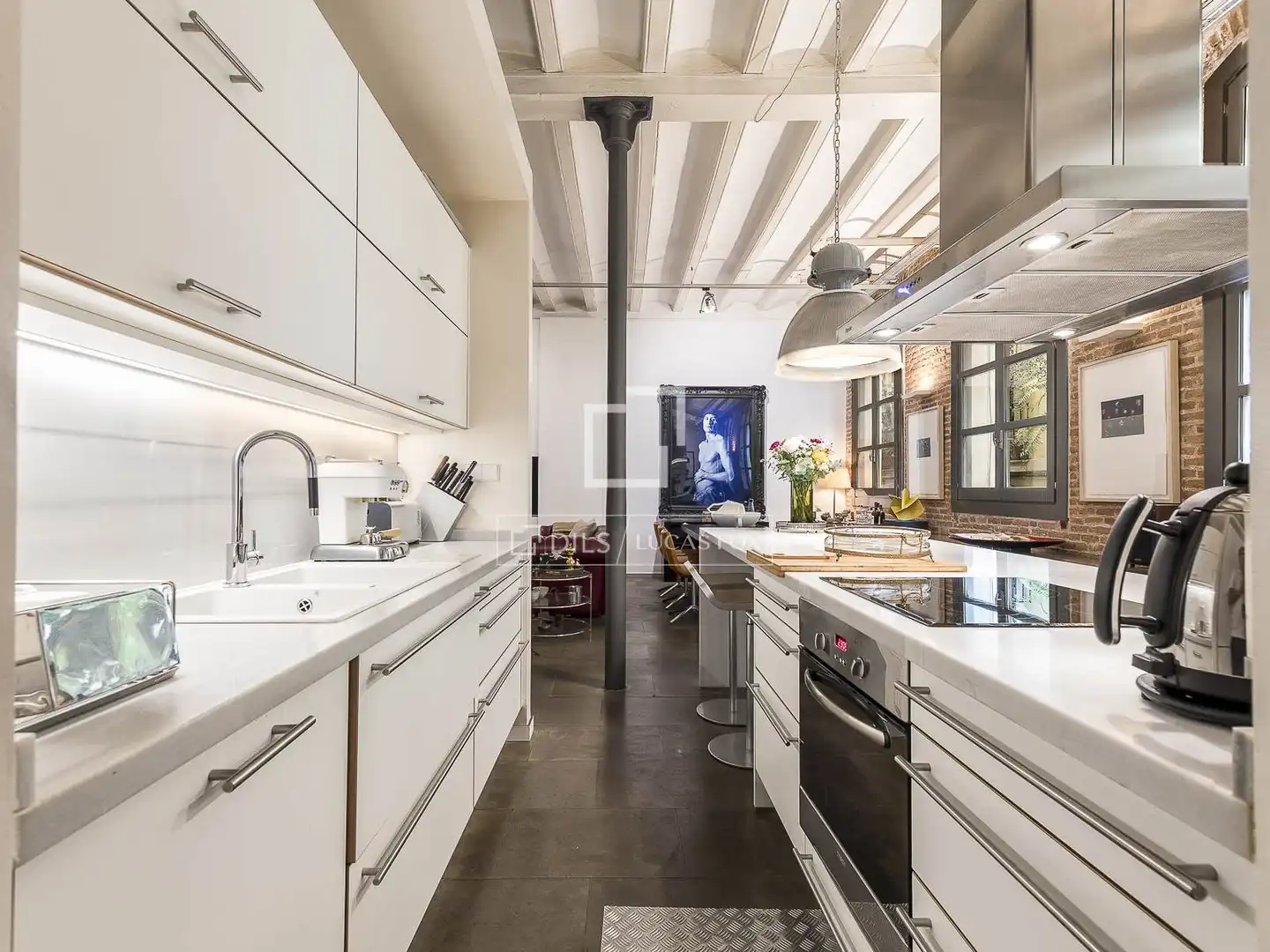 Cocina de Piso en venta en Barcelona con Calefacción y Trastero