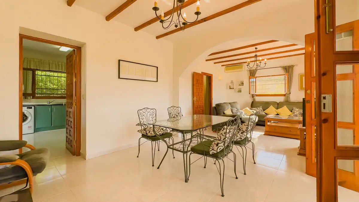 Menjador de Casa o xalet en venda en Almogía amb Aire condicionat, Jardí privat i Terrassa