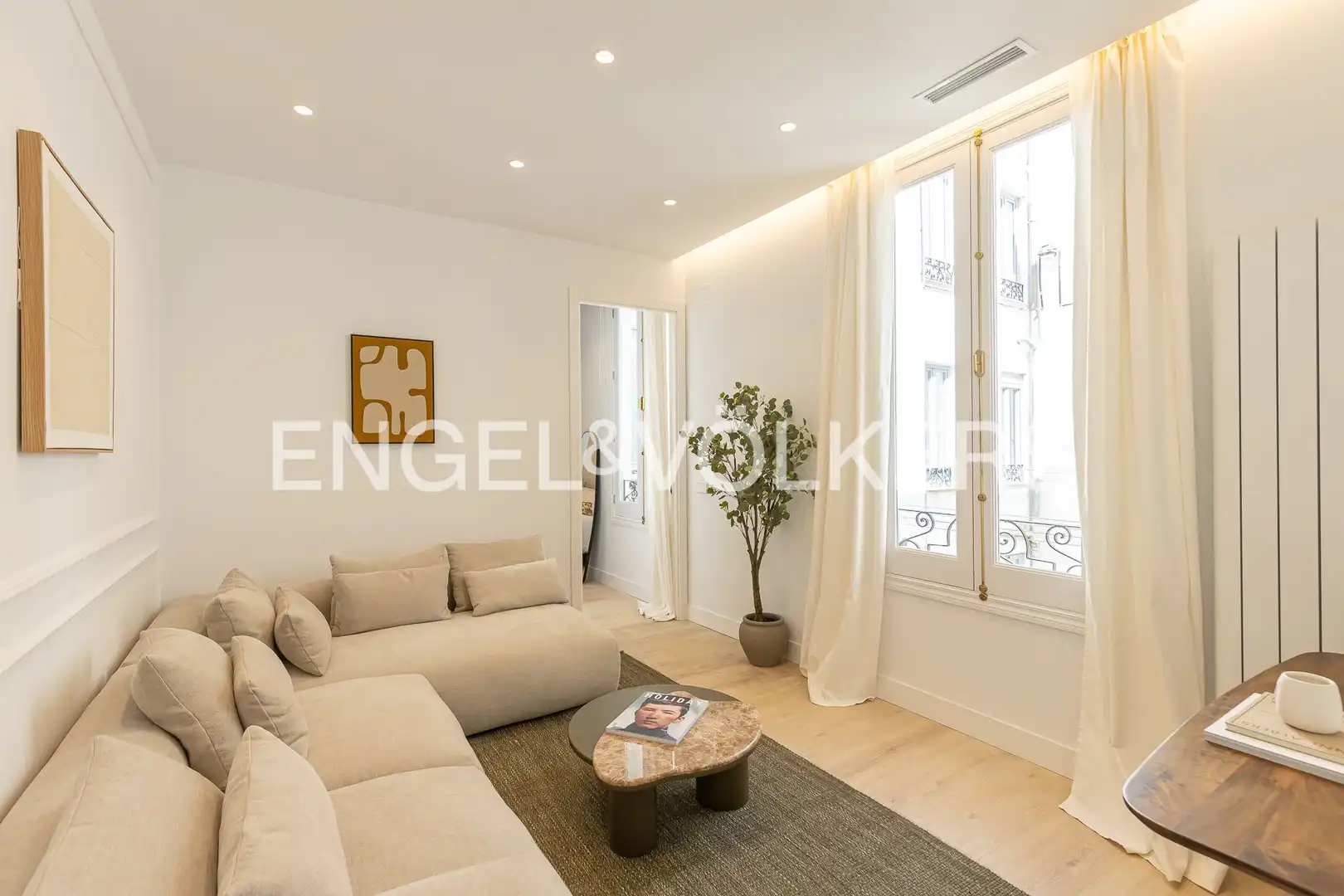 Living room of Flat for sale in Madrid  with Air Conditioner, Heating and Furnished