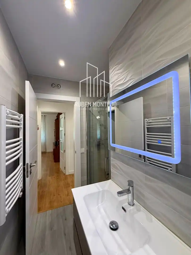 Bathroom of Flat for rent in Salamanca  with Heating, Terrace and Storage room