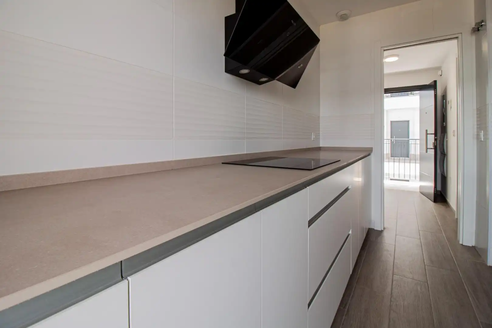 Cocina de Piso de alquiler en La Rinconada con Aire acondicionado, Jardín privado y Terraza