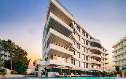 Vista exterior de Apartament en venda en Benalmádena amb Aire condicionat, Calefacció i Jardí privat