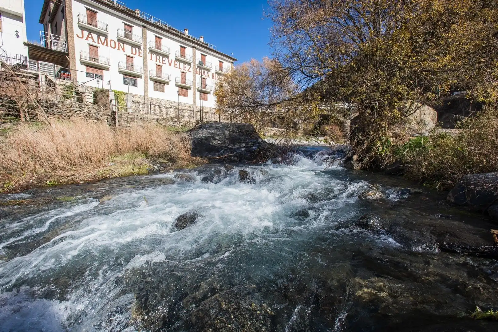 Vista exterior de Casa adosada en venta en Trevélez con Terraza