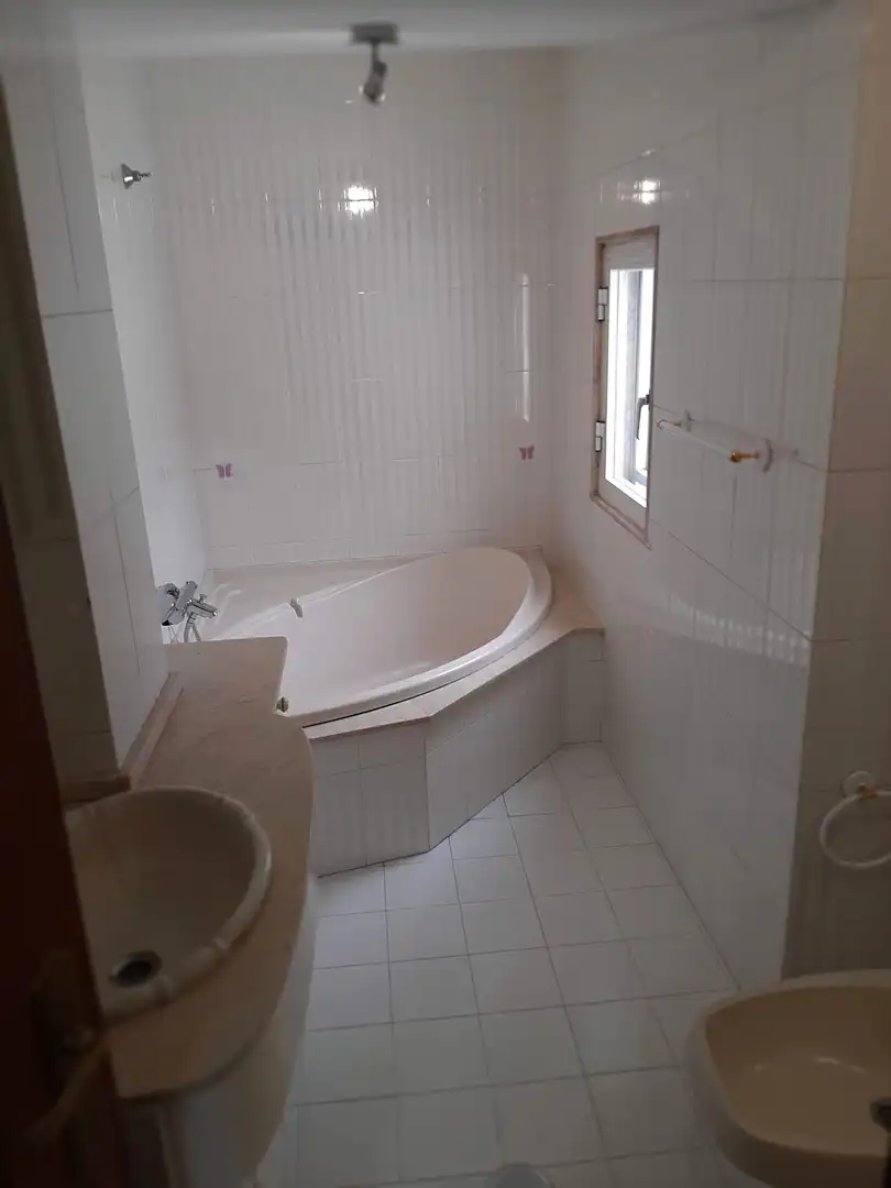 Baño de Dúplex en venta en Oleiros con Calefacción, Parquet y Terraza