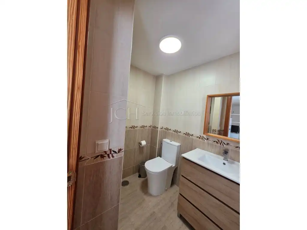 Baño de Apartamento de alquiler en Mijas con Aire acondicionado, Amueblado y Microondas