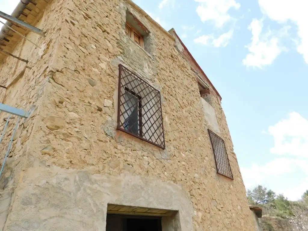Country homes for sale in Sella