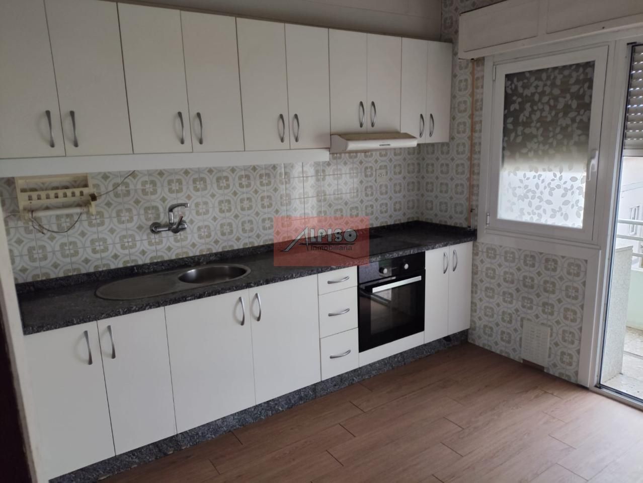 Cuina de Casa o xalet en venda en Ourense Capital  amb Jardí privat i Balcó