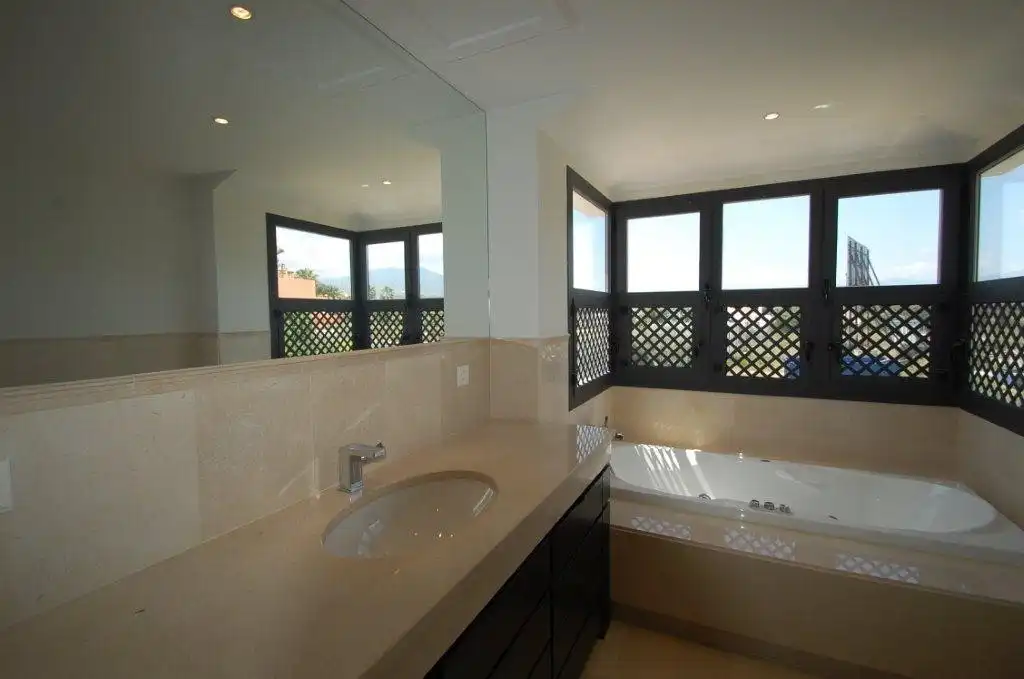 Bathroom of Houses for rent in Marbella  with Air Conditioner, Heating and Private garden
