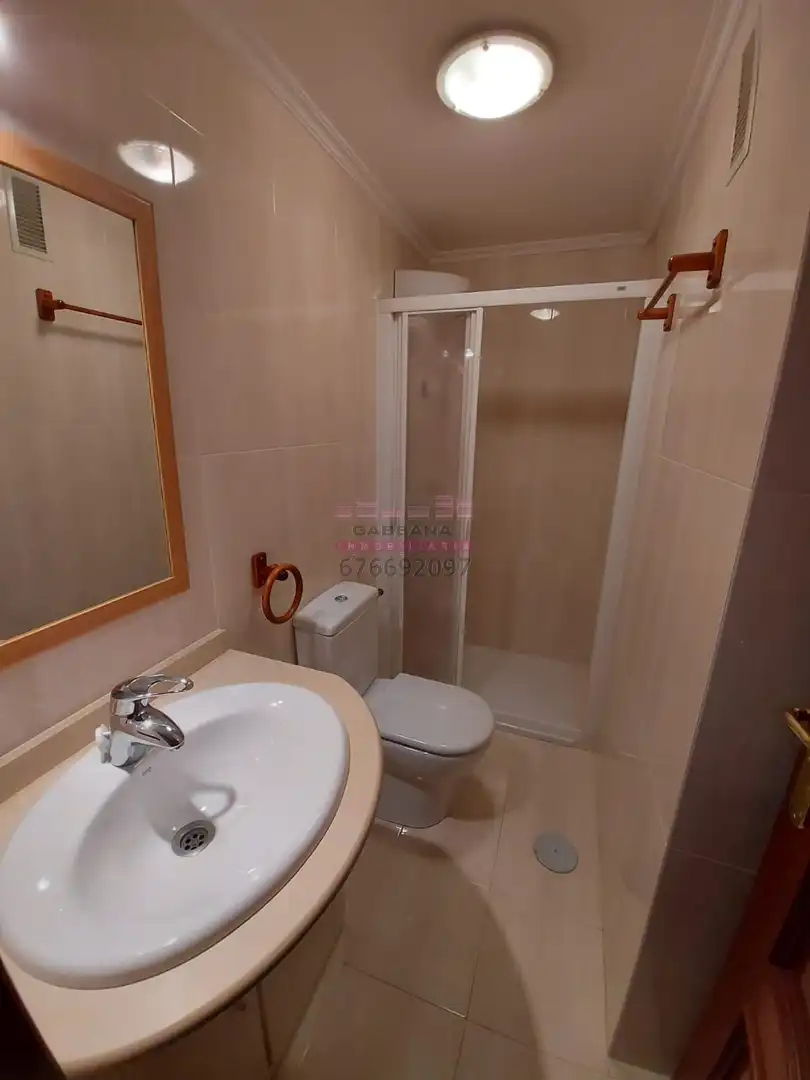 Study for rent in Avenida da Hispanidade, 48, O Castro