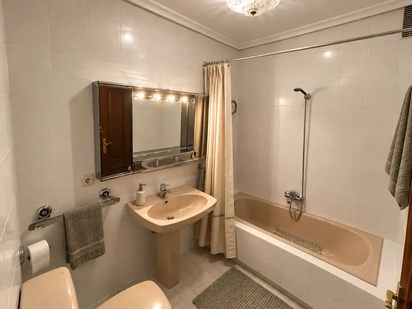 Bathroom of Flat for rent in San Leonardo de Yagüe, Soria
