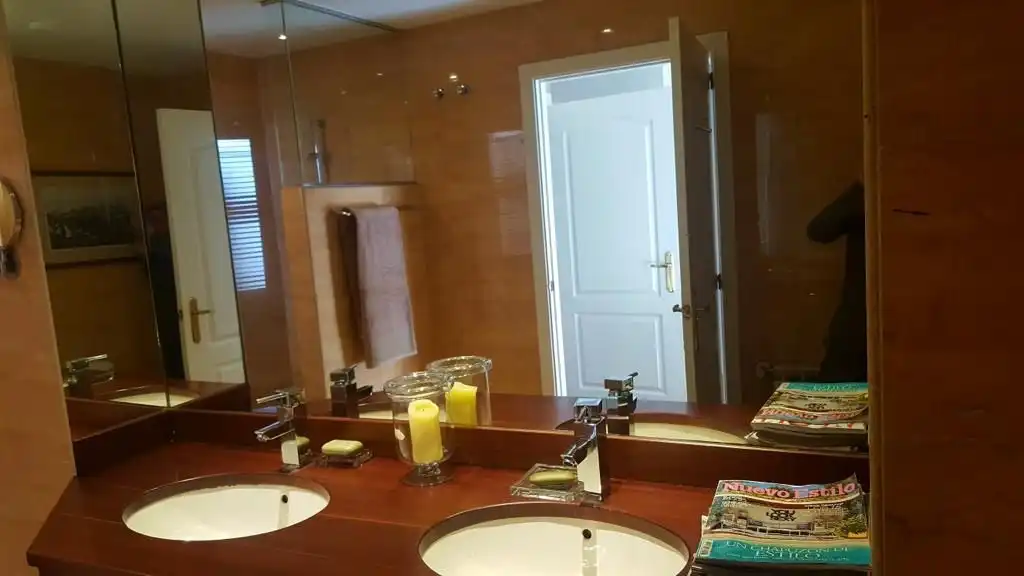 Baño de Ático de alquiler en Badajoz con Aire acondicionado, Calefacción y Jardín privado