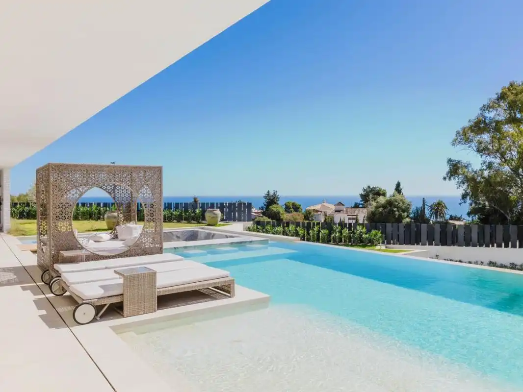 Swimming pool of Houses for sale in Benalmádena  with Air Conditioner, Heating and Private garden