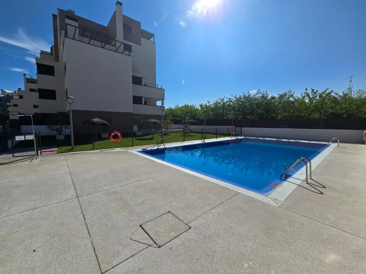 Piscina de Pis en venda en Azuqueca de Henares amb Aire condicionat, Calefacció i Jardí privat