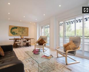 Living room of Flat to rent in  Madrid Capital  with Air Conditioner, Heating and Furnished