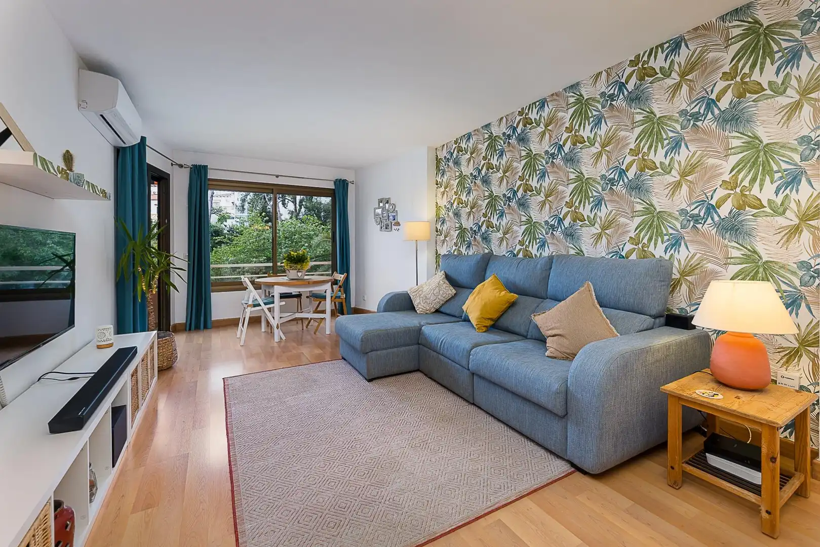 Living room of Flat for sale in  Palma de Mallorca  with Air Conditioner, Heating and Parquet flooring