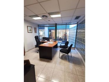 Oficina amb ascensor en venda a Calle ramon turro