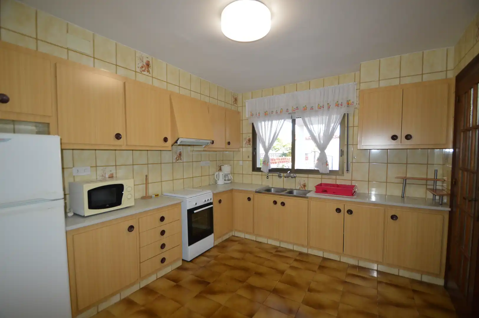 Cuina de Casa o xalet en venda en Vinaròs amb Jardí privat, Terrassa i Forn