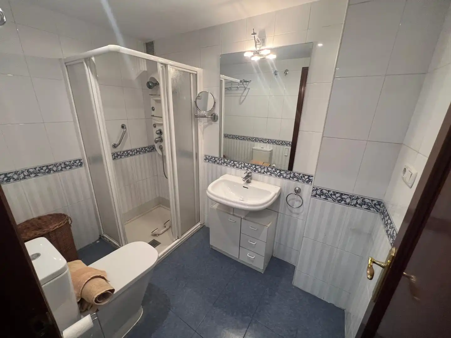 Baño de Piso en venta en Gijón  con Calefacción, Parquet y Trastero