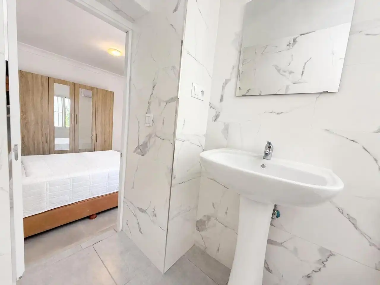 Baño de Planta baja para compartir en Madrid con Aire acondicionado y Amueblado