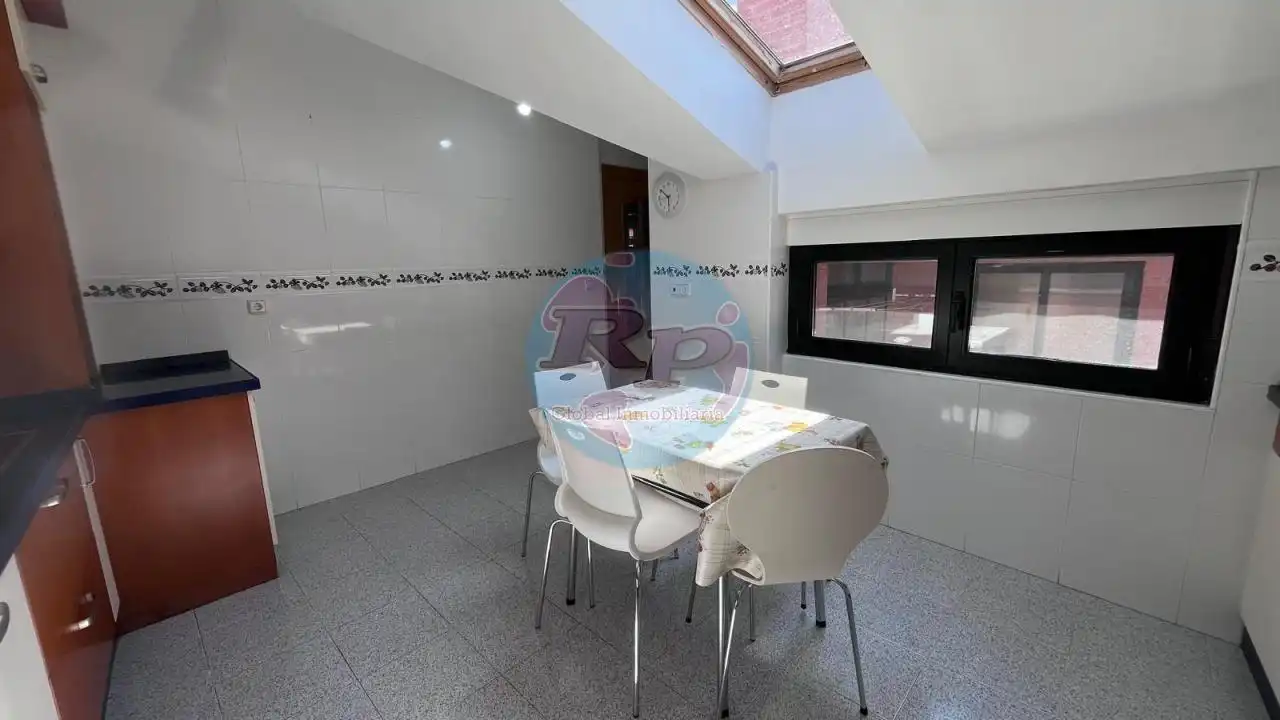 Wohnung zum Verkauf in Astorga mit Klimaanlage, Heizung und Parkett