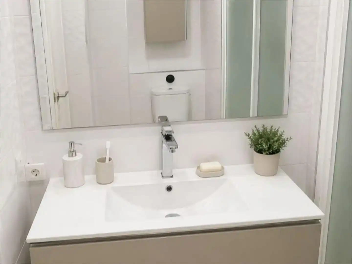 Bany de Pis en venda en  Sevilla Capital amb Aire condicionat, Terrassa i Balcó