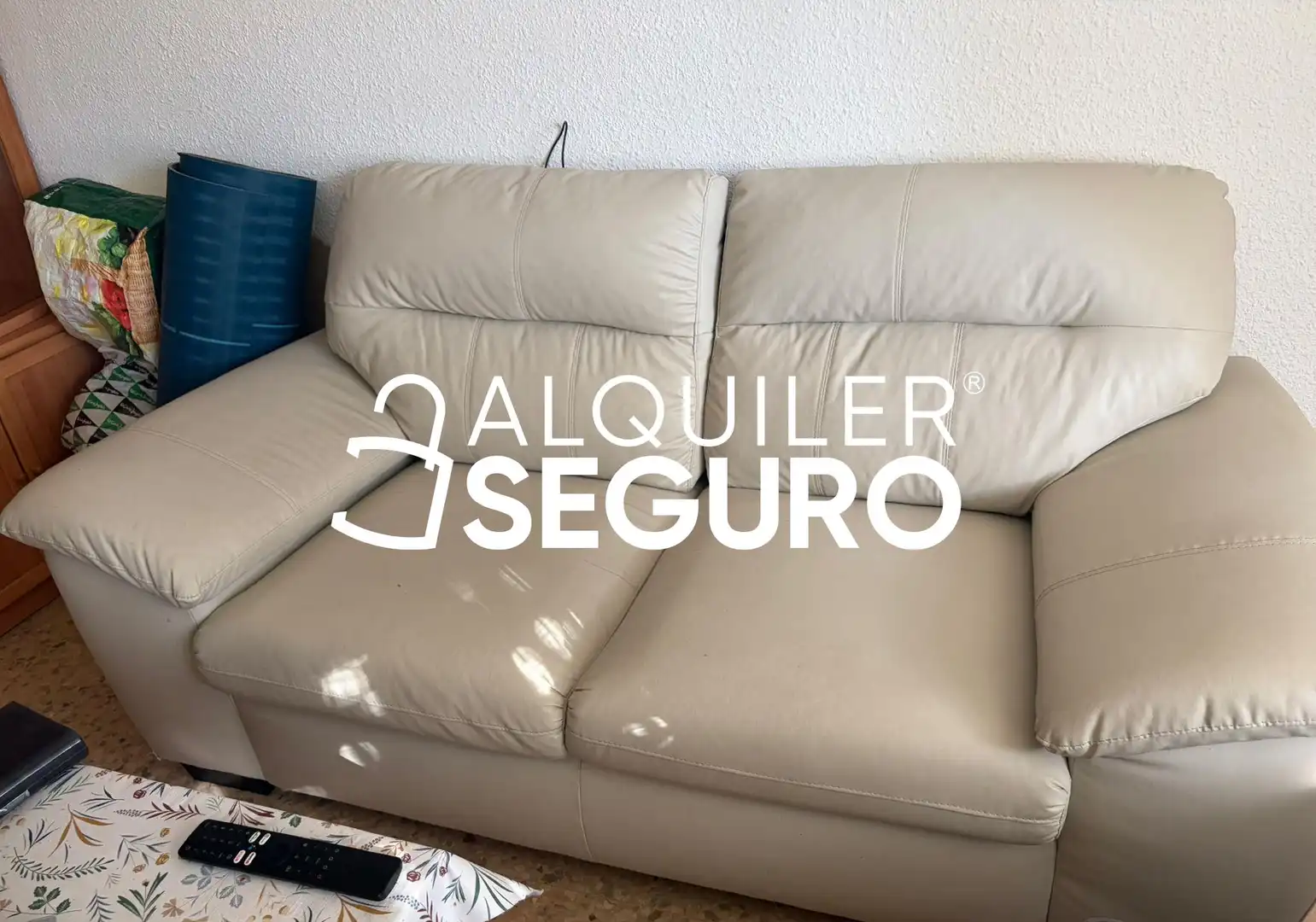 Living room of Flat for rent in Zaragoza  with Heating, Terrace and Storage room