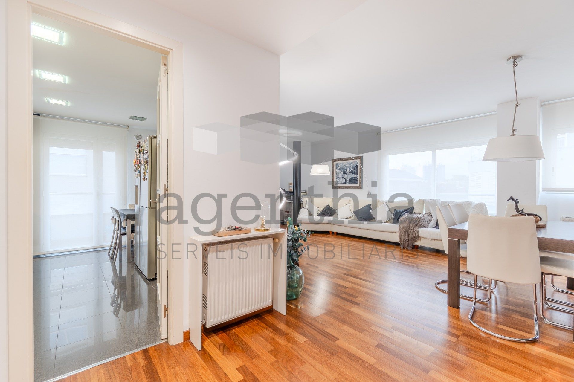 Sala d'estar de Pis en venda en Girona Capital amb Aire condicionat, Calefacció i Balcó