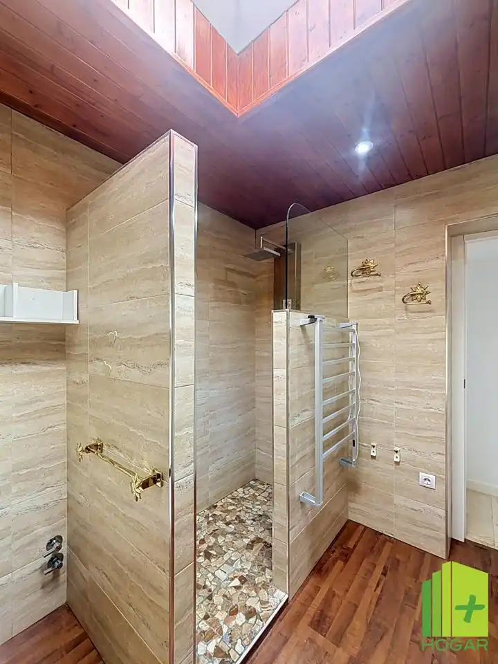 Baño de Casa adosada en venta en Jaén con Aire acondicionado, Jardín privado y Terraza