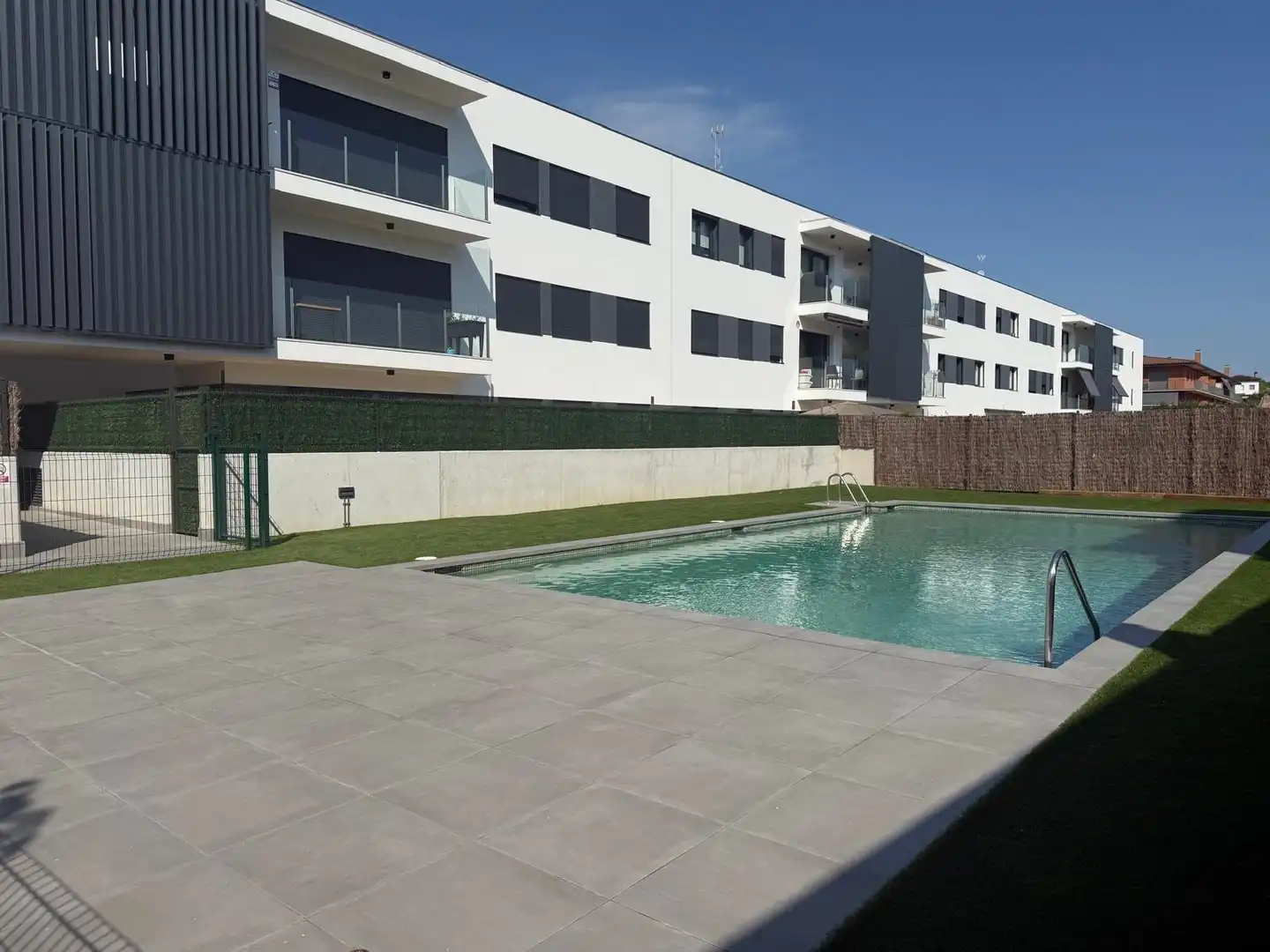 Swimming pool of Flat for rent in Girona  with Storage room, Balcony and Community pool