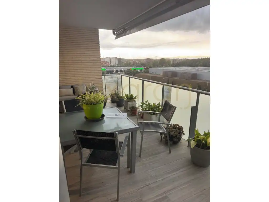 Piso con ascensor en venta en Calle Carme Laforet 4