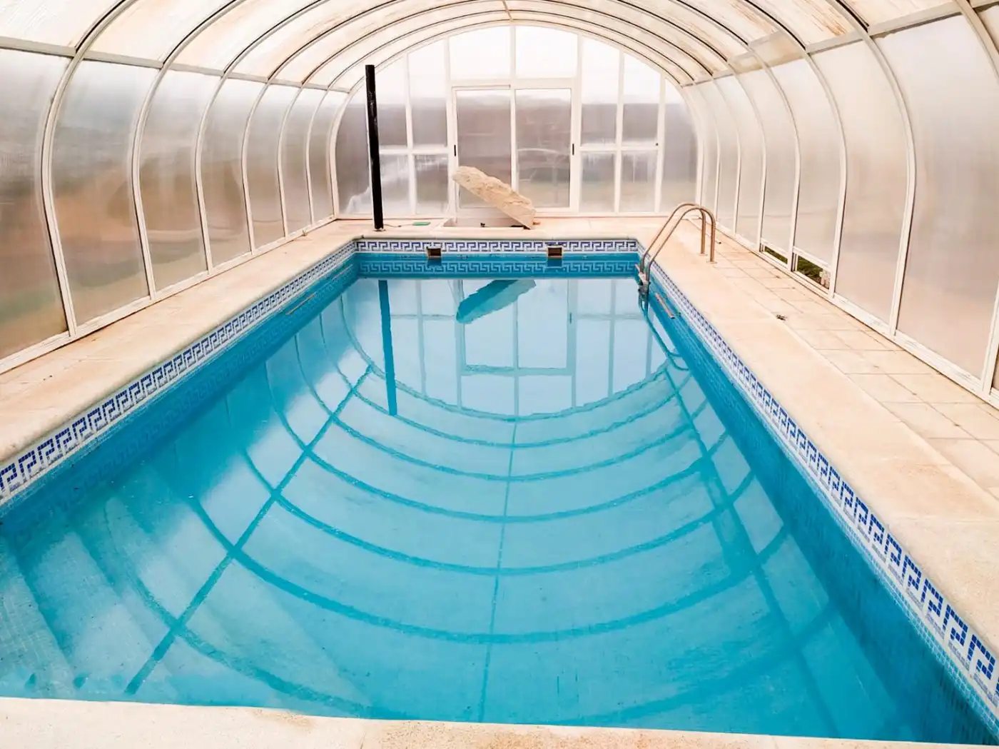 Piscina de Casa o xalet en venda en Castellanos de Villiquera amb Calefacció, Terrassa i Traster