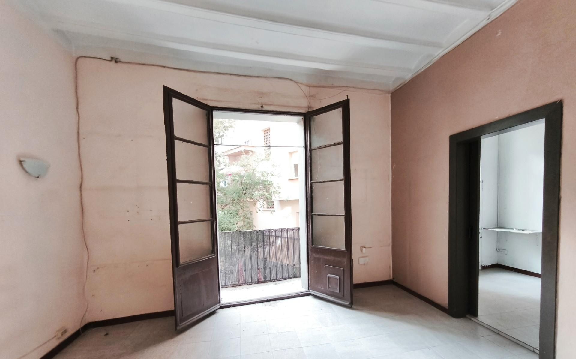 Piso en venta en Carrer de Montserrat, El Raval, Ciutat Vella