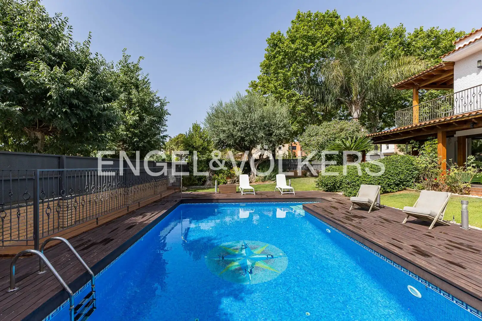 Swimming pool of Country homes for sale in Vilanova i la Geltrú  with Air Conditioner, Heating and Private garden