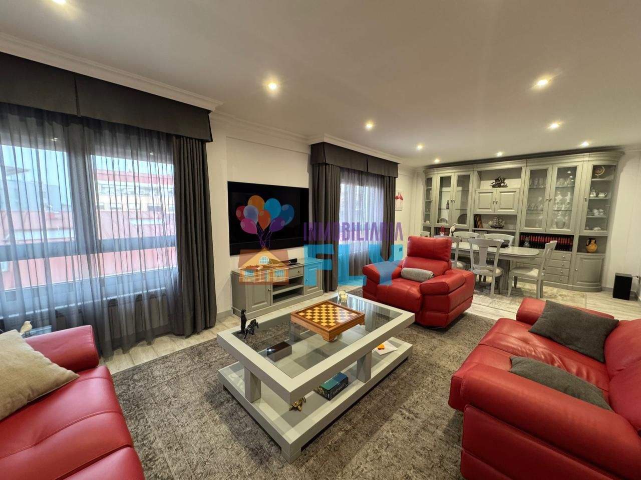 Sala d'estar de Pis en venda en Vigo  amb Calefacció i Moblat