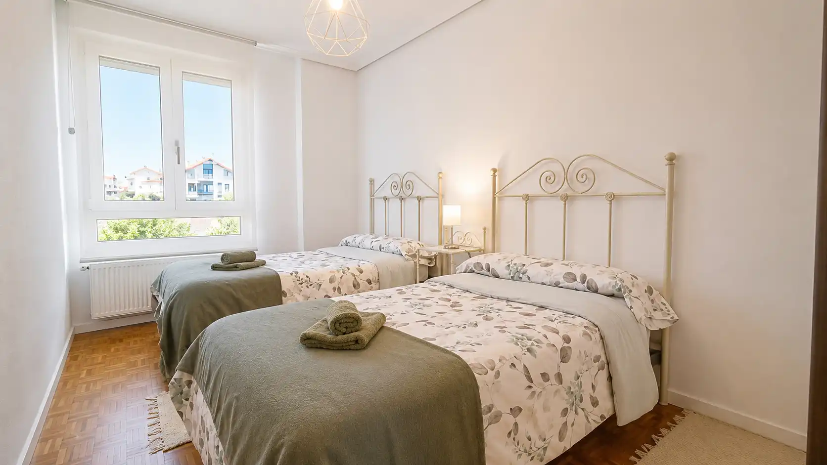 Habitación de Piso de alquiler en Santa Cruz de Bezana con Calefacción, Terraza y Amueblado