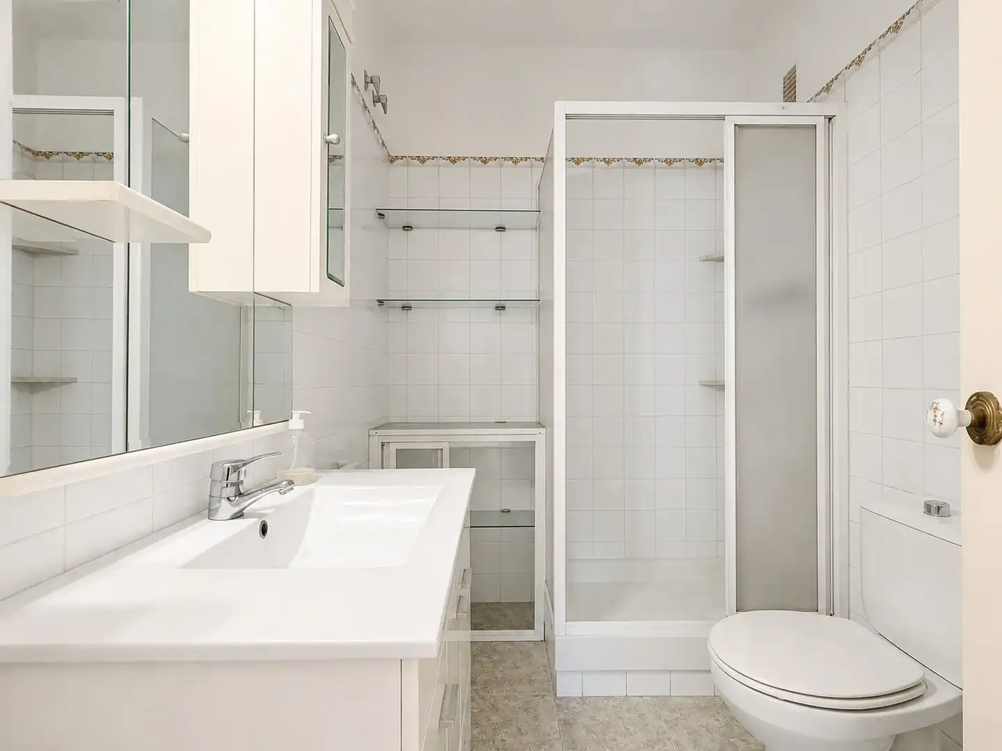 Bathroom of Flat for sale in Barcelona  with Heating and Balcony
