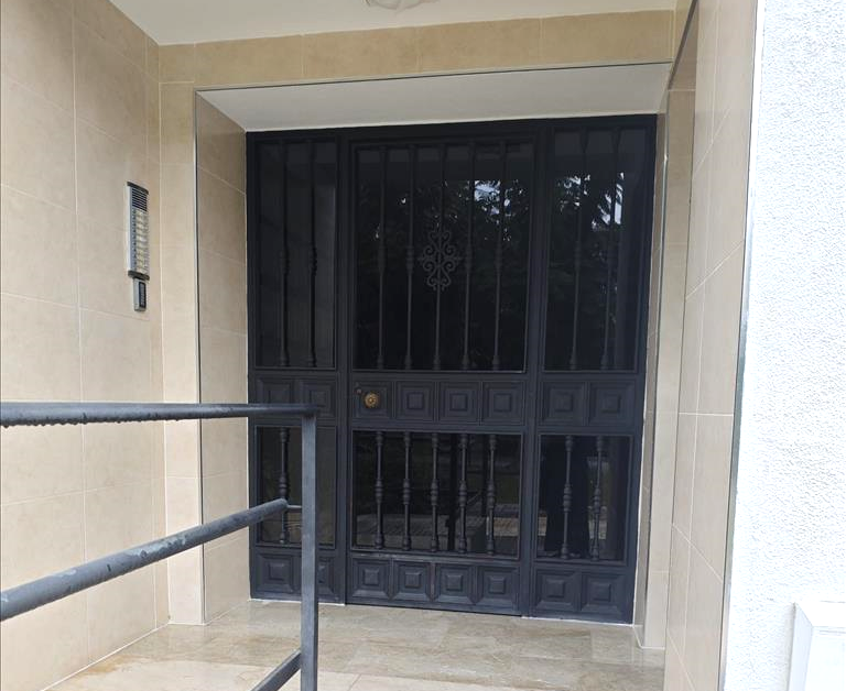 Flat for sale in Ronda De Los Alunados, El Retiro - La Vid