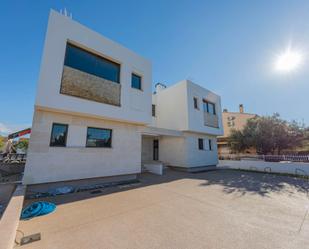 Vista exterior de Casa adosada en venda en Alcúdia amb Aire condicionat, Jardí privat i Terrassa