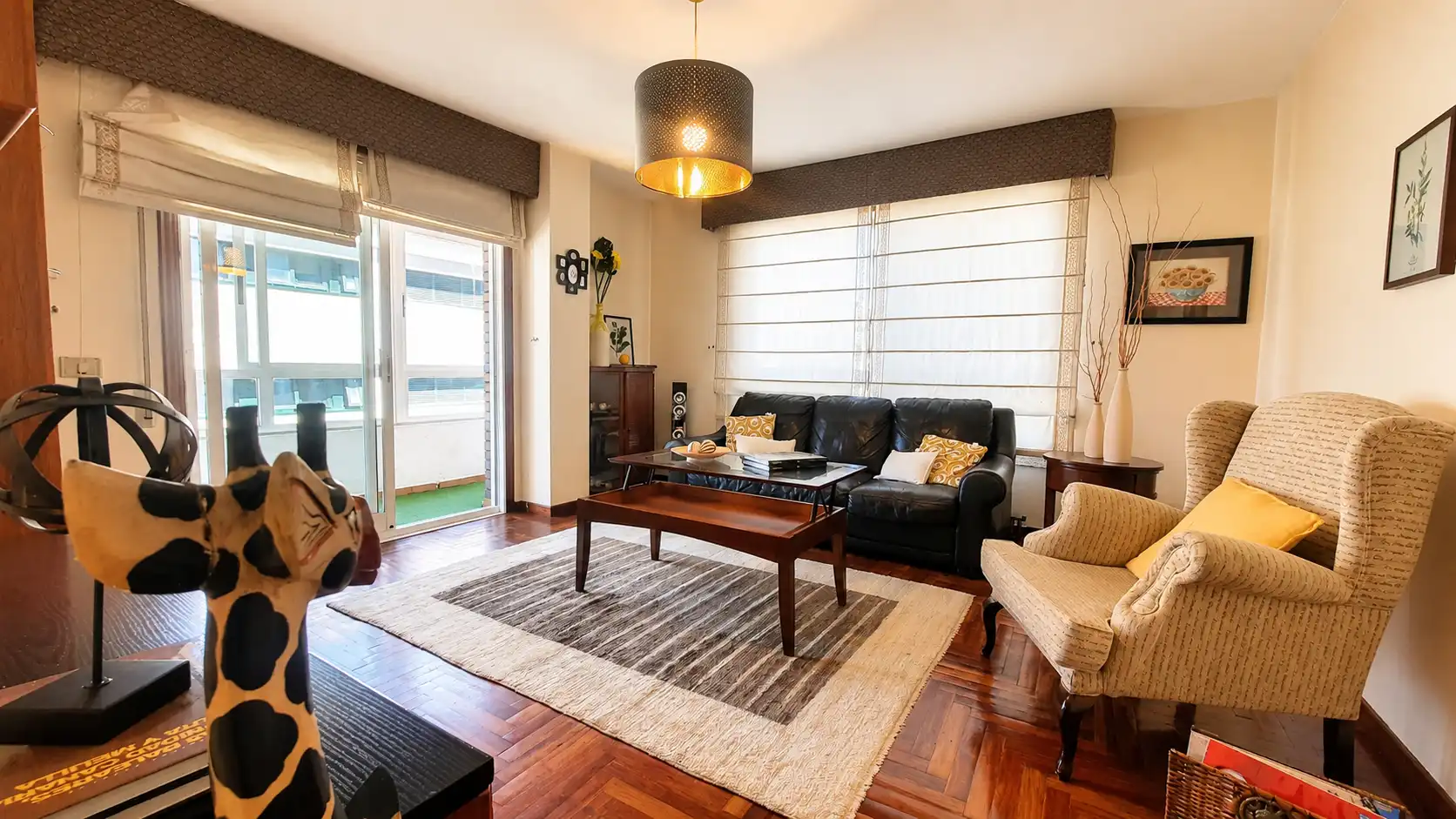 Sala de estar de Piso en venta en Vigo  con Calefacción, Parquet y Trastero