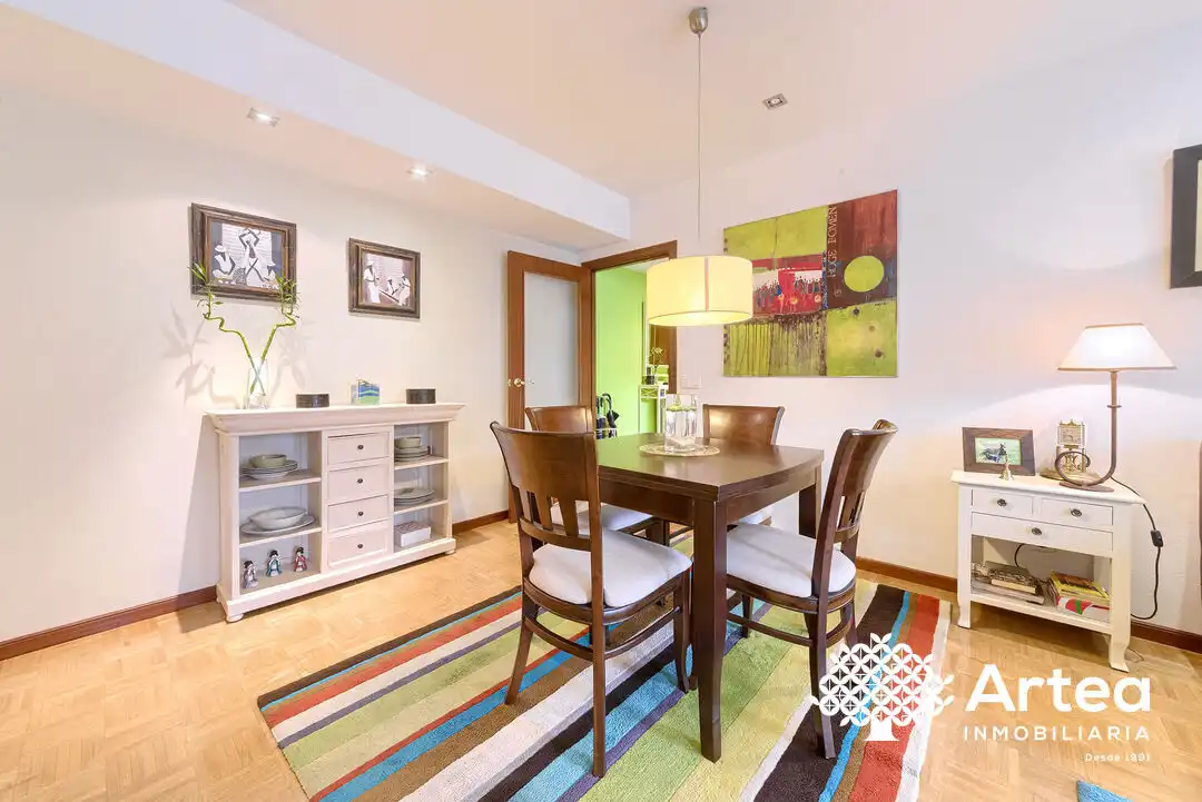 Comedor de Piso en venta en Bilbao  con Calefacción y Trastero