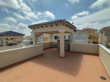 Duplex avec piscine à vendre à N/A