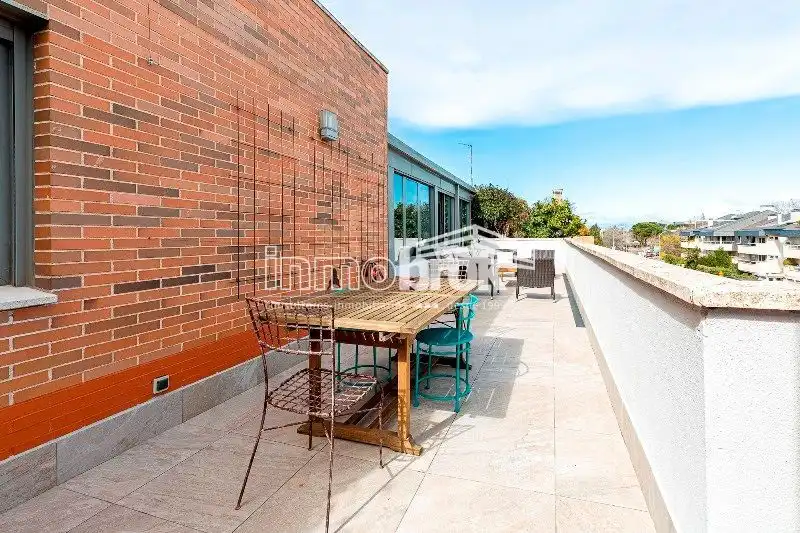 Terrasse von Dachboden zur Miete in La Moraleja mit Klimaanlage, Heizung und Abstellraum