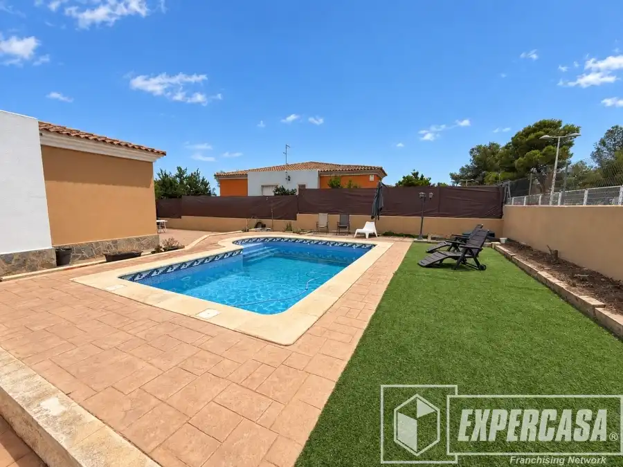 Chalet con piscina en venta en Casco Antiguo, imagen 2