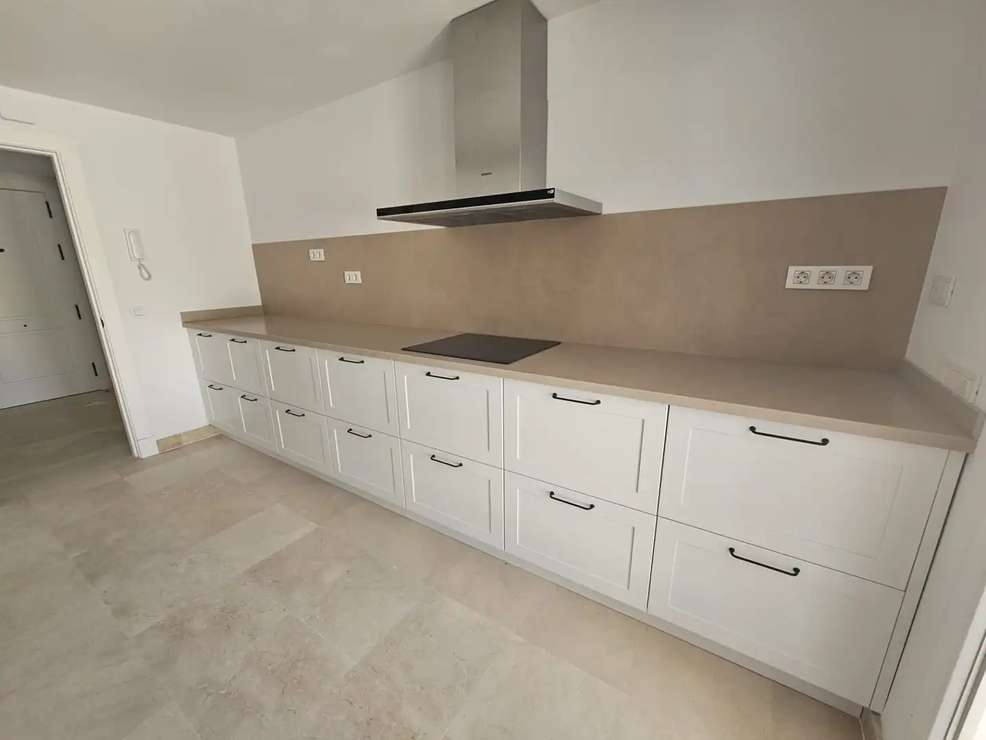 Apartamento con piscina en venta en Nueva Andalucía, imagen 4
